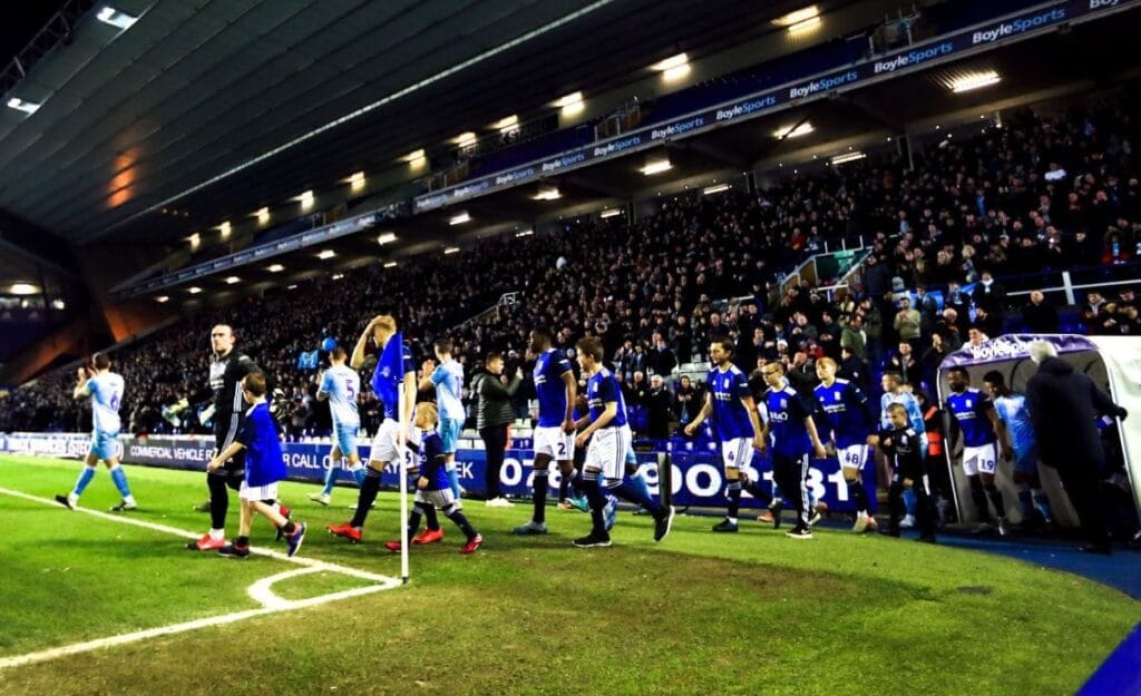 Birmingham City jouant à l’extérieur face à Coventry